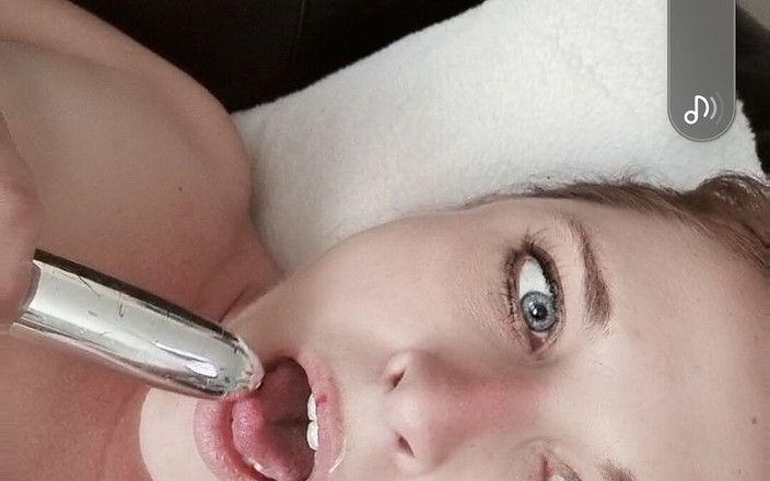 SexyMary3333: SexyMary je znovu nadržená a uspokojuje se vibrátorem