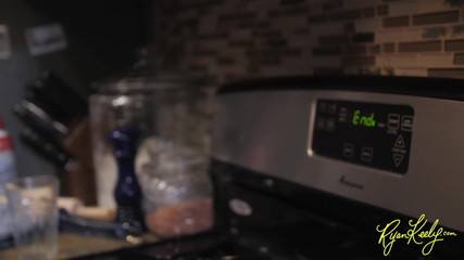 RyanKeely: Kremsi bir dağınıklık - yemek oyunu - Ryan Keely