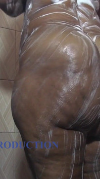 Gordinha esposa lava seu rabo depois de trair com seu vizinho