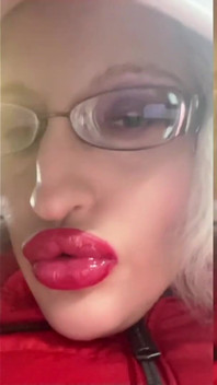 Vänd dig till min dumma bimbo sissy - läpp - sugande asmr för söt ansikts besatthet klipp av Findom Goaldigger