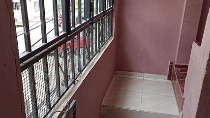 Swingersamateur40: Moje sousedka mě žádá o laskavost, abych jí pomohl, nakonec šukám s...