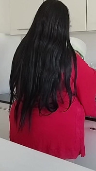 熟女ぽっちゃり系熟女がスローモーションで若いファンだけを誘惑する