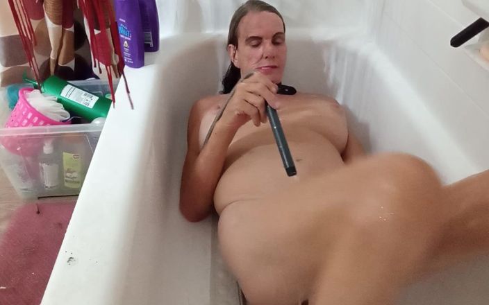 Lizzy Yum: Lizzy Yum SD, mai 2025, masturbation, dilatation, bain edging amateur, gros...