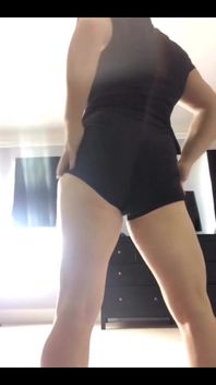 Mis piernas están ardiendo con las sentadillas de hoy y hacen ejercicio pero simplemente amo mi culo en estos pantalones cortos comerciales, ¿no?