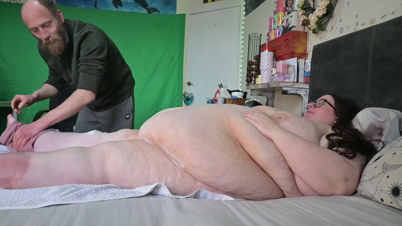 SSBBWLadyBrads: SSBBW 침대 목욕 여신 1부