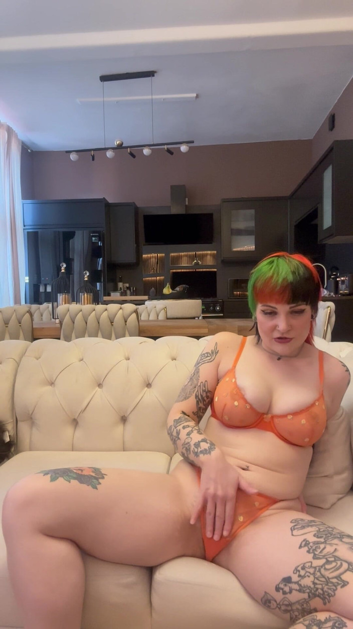 Bigtiddygoth: Nemilosrdné mučení koulí slečny Ruby - pohlaďte, proste a snězte své...