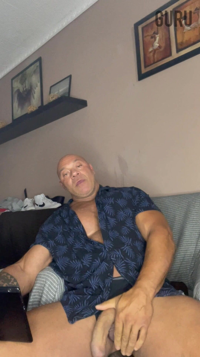 Mr. Guru: Mr Guru Bodybuilding daddy wank em casa