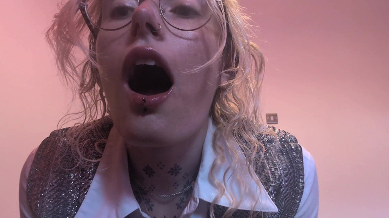 Goddess Transcendence: Seksowny pośrednik w nieruchomościach desperacko dokonać sprzedaży