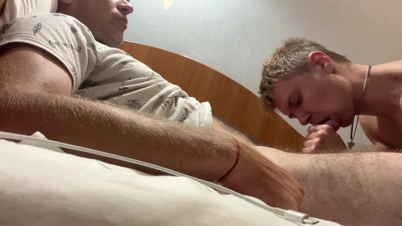 MaxHotty: Succhiarsi a vicenda con il patrigno e sborra in bocca...