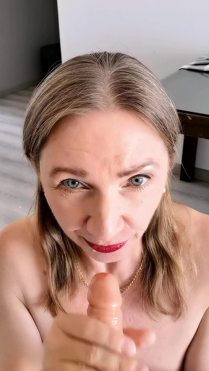 MariaOld: Mature Secretary Seduce Her Boss