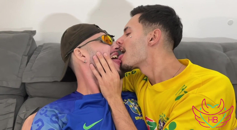 Heitor Bauman OFC: Clássico brasileiro: camisa da seleção nacional, pau duro e sem...