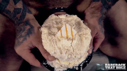 Bareback That Hole: Волохатий вітчим без презерватива Марк Анджело мастурбує