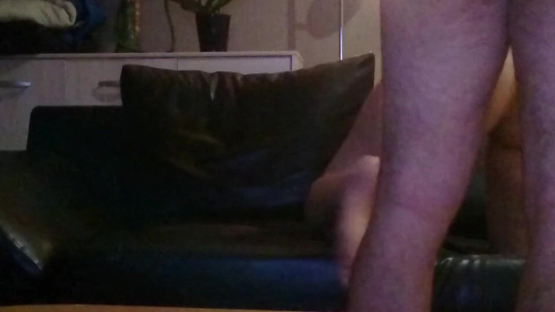 Titi77: 若いブロンドのアナル愛好家がお尻から口まで彼氏の精子を飲み込む