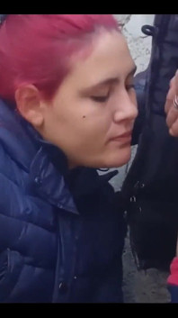 Chica roja me da una mamada de polla hasta que obtiene mi leche