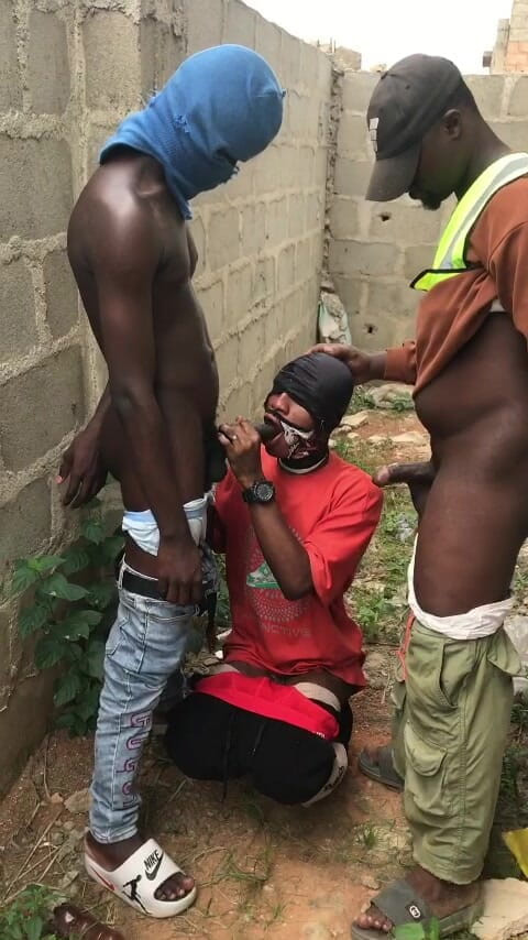 Sexylary: Mein stiefvater und sein freund ficken mich hinter einer eingezäunten...