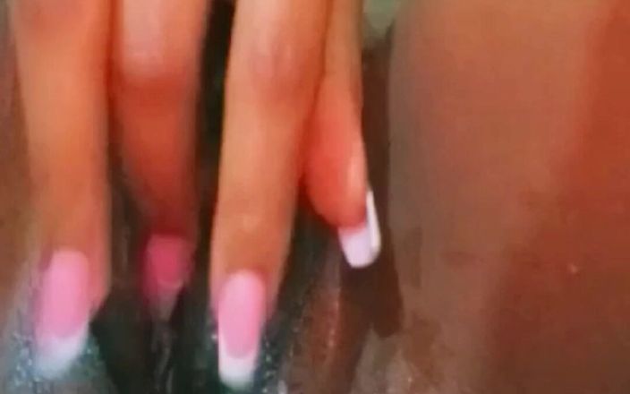 Barqueen: Enorme zwarte tiener Pussi spuit