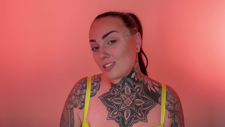 Miss Valentina: Humiliation dans les toilettes