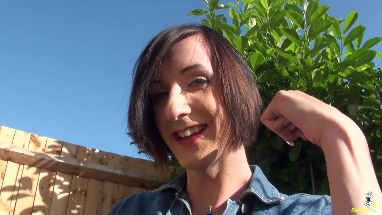 Grannies & Trannies: Lisa Heart ejaculează pentru tine după o zi ocupată