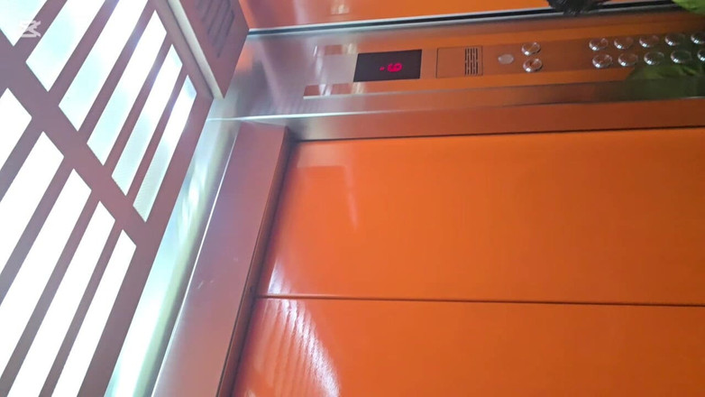 Hotfuck20: Public Elevator Girl Gives Handjob
