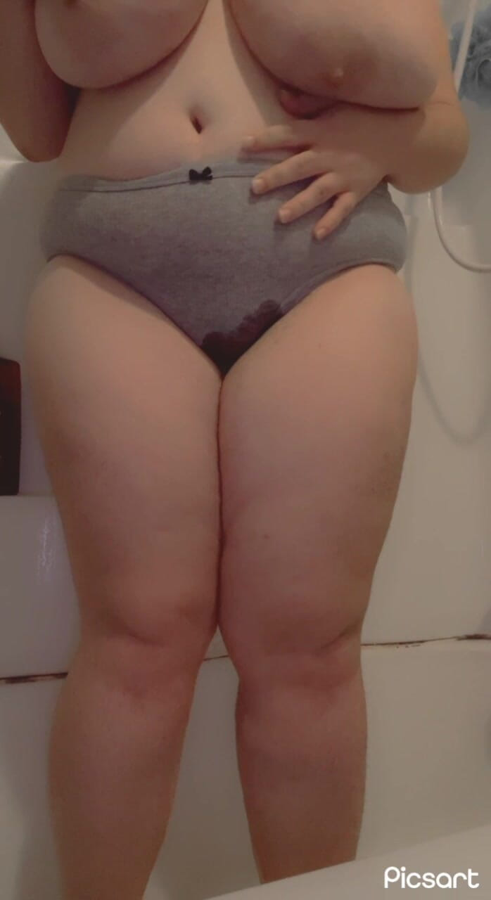 Mushroombitchx: 我不小心撒尿了！