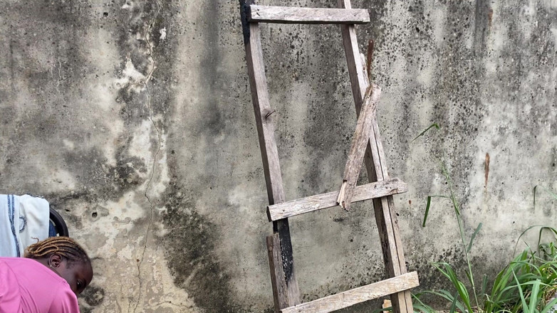 Switcock: Starając się pomóc mojemu sąsiadowi umieścić materiał na linę D,...