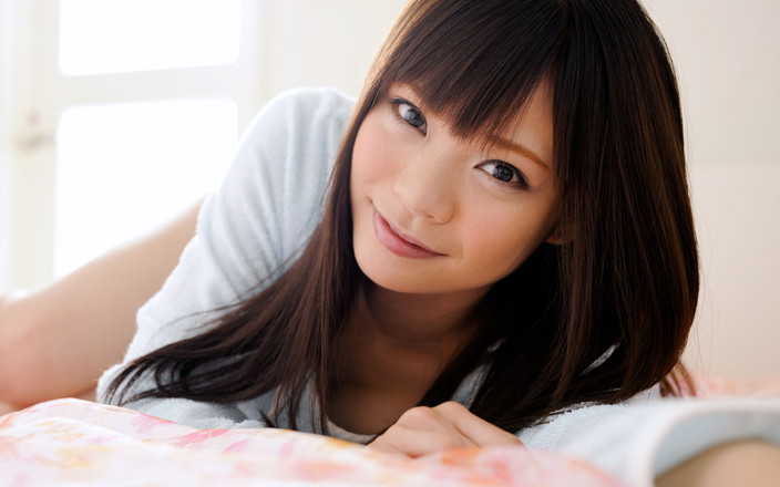 Go Sushi: 本物の美しい日本のティーンが熱いマッサージと濡れたセックスを経験する