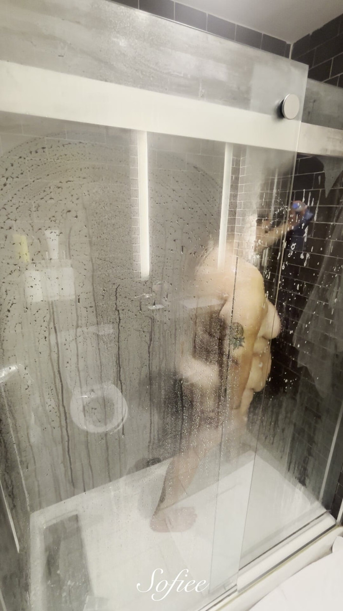 SofieeSoles: Assista me tomar banho