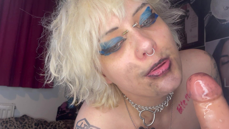 Glitterqueen1999: Đụ son môi của tôi bằng con cu của bạn