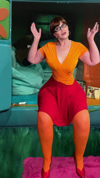 Abuela Velma Dinkley: tour de misterio mágico: vibradores, chupando y chorreo de leche, ¡oh mi!