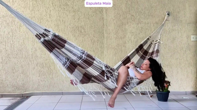 Espuleta: Si rambut coklat panas menunjuk-nunjuk di belakang rumah dan melancap...