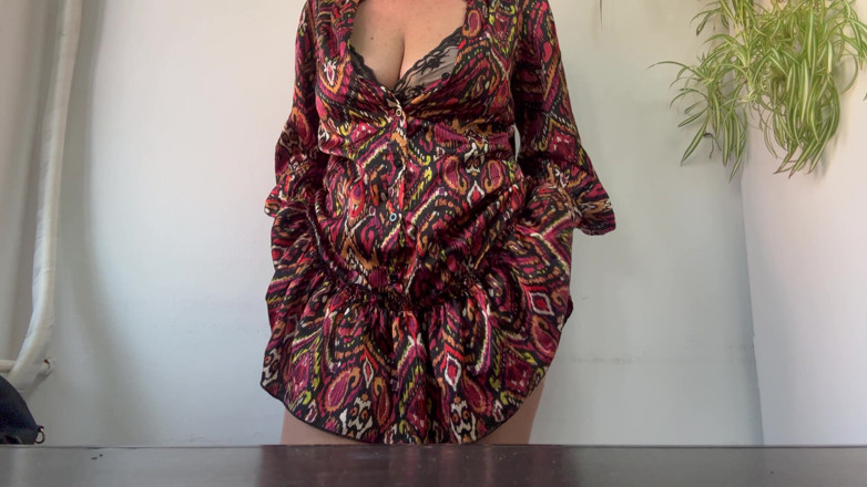 Step Mommy: O mamă sexy incitantă își freacă pizda prin ciorapi