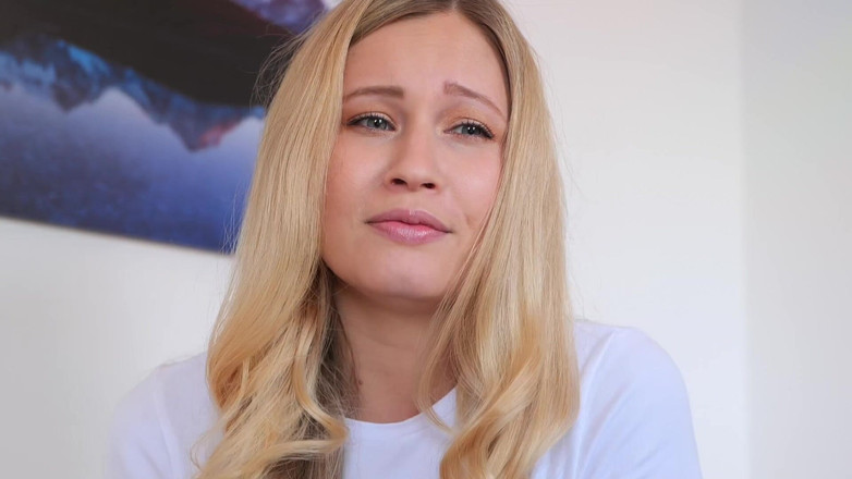 Stella Cardo: Dia menggoda Anda untuk menunjukkannya