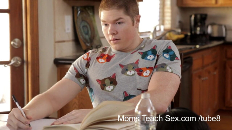 Moms teach sex: เซสชั่นติวหนังสือกลายเป็นเซ็กซ์