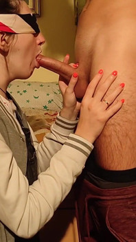 Grosse grosse éjaculation dans la gorge