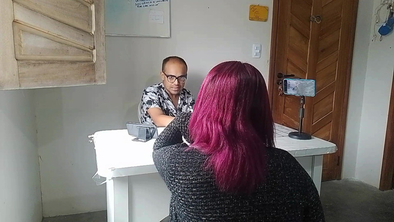UtopianHumor507: Una entrevista caliente con sus grandes tetas y culo