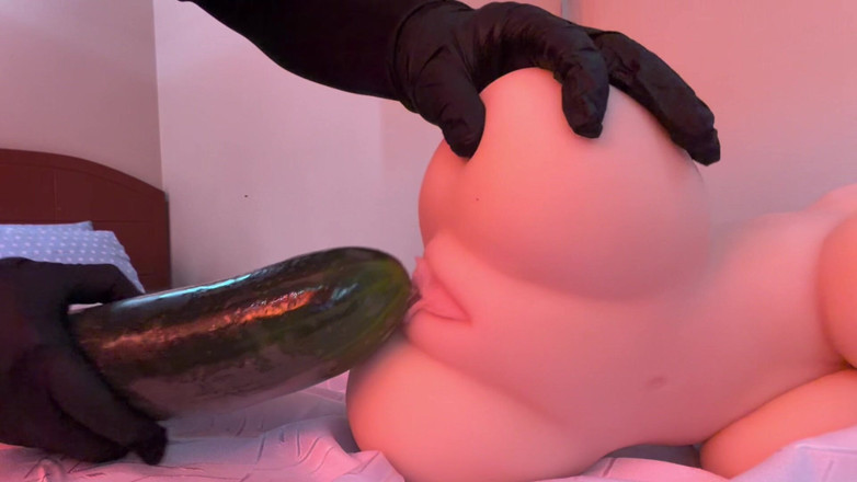 DollKingXXX: Beklenenden Daha Büyük