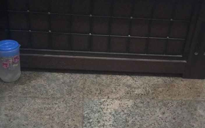 Tamil lesbian: Vorbește despre munca ei sexuală cu nud