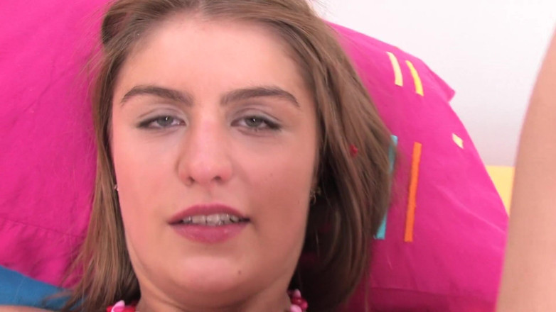 Teen Core Club: Anna biraz utangaç bir şey ama azdığında yatakta çıldırıyor