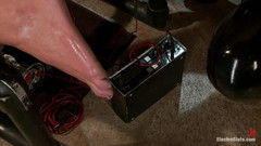 Electrosluts by Kink: Electo, étirement du cul