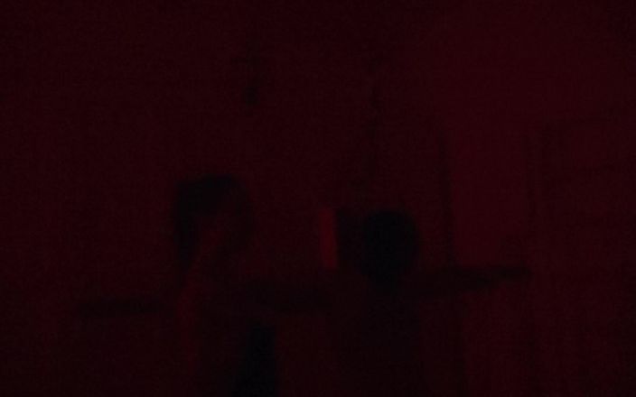 Femdom Austria: Đóng đinh điện của nô lệ!
