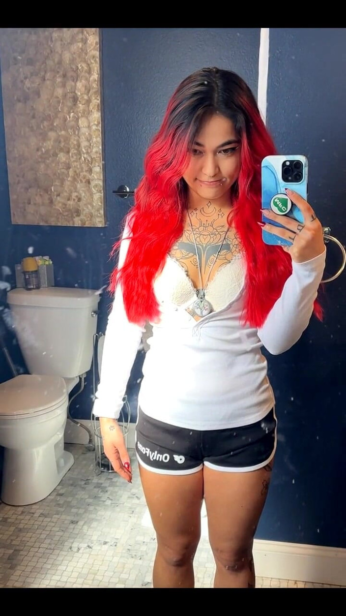 lilRavenFox: Người phụ nữ nhỏ bé