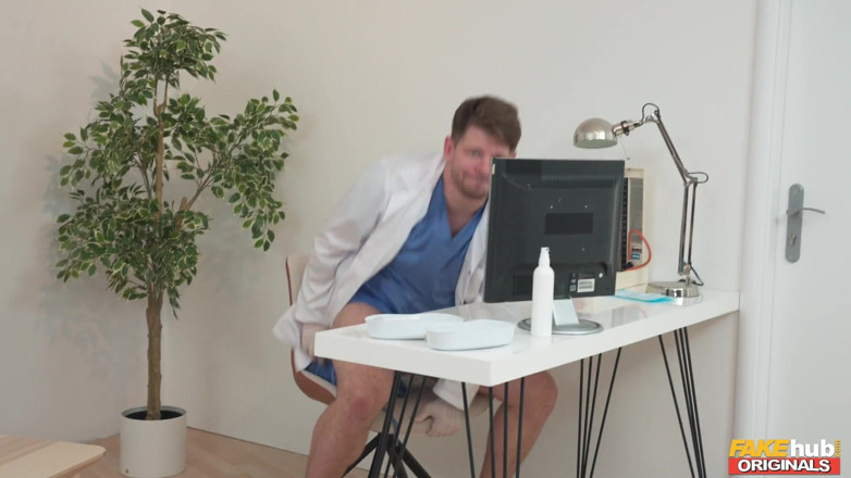 Fakehub Originals: Fakehub Originals - Když studentka Kristof Cale chce čůráka, dostane ho