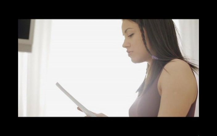 Young Sinner: Di ranjang hangat saudara tiriku (film porno lengkap)