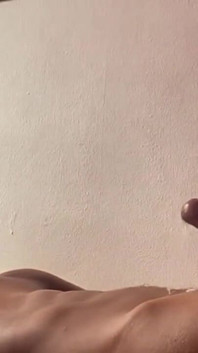 Cowok kulit hitam ini lagi asik masturbasi sambil ngomong jorok sambil meringis keenakan sampai dicrot di dalam black20one