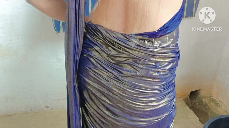 Ankurpriya000: Indian Bhabhi Take Bath in Sari When Devar Seeing Bhabhi...
