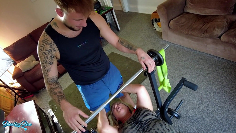 Shooting Star: Betrügende ehefrau bekommt klebrigen creampie von jungem personal trainer - Hub...