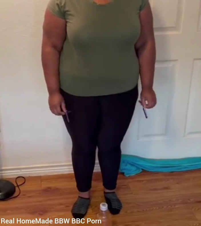 Super sexy ebony cuties: Pisse dans une bouteille en buvant ma pisse