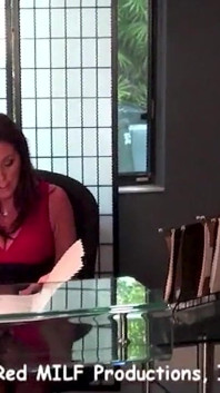 Ovládání mysli, agentka Steele rekrutuje
