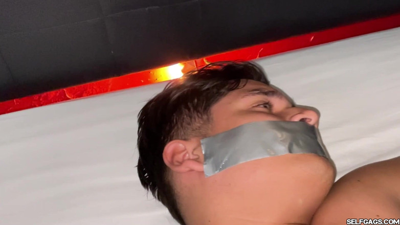 Selfgags femdom bondage: Concierge'dan oyuncağına bölüm 2/4 bağlı kullanılmış ve mahvolmuş
