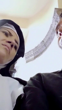 Ccbh nun raymunda насолоджується своєю кімнатою морквою